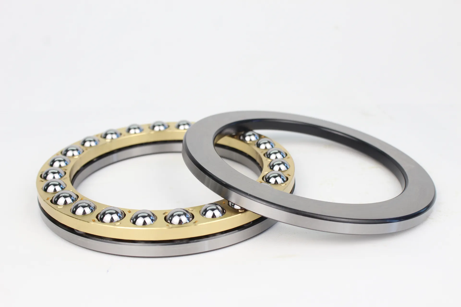 Thrust ball bearing technical detail